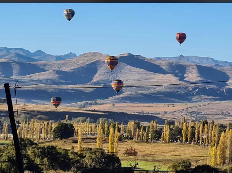 The Courtyard Guest House Clarens Esterno foto