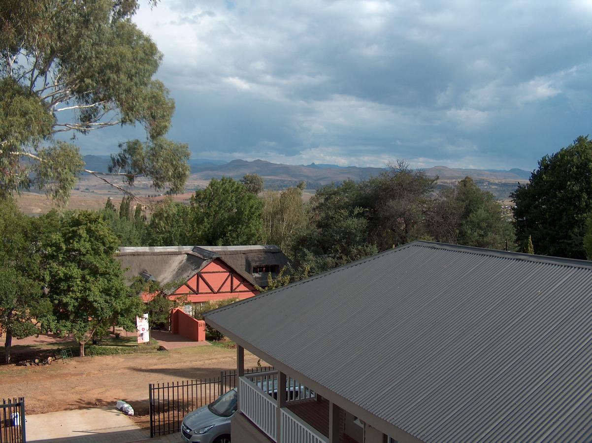 The Courtyard Guest House Clarens Esterno foto